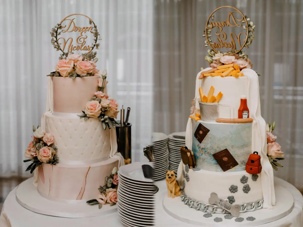 Hochzeitstorte mit zwei Gesichtern, elegant und modern gestaltet, für eine Hochzeit im Ententurm Steinhagen
