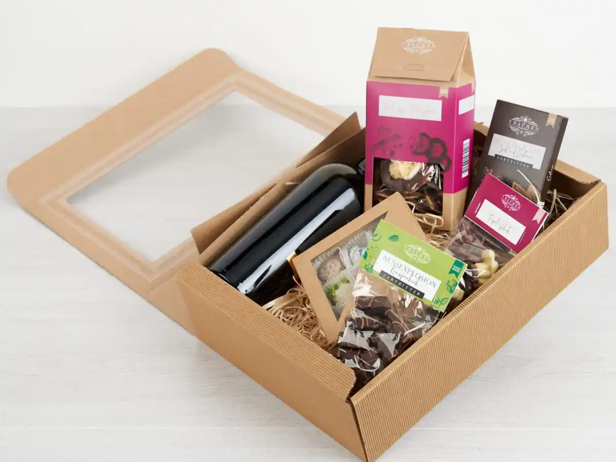 Geschenkbox mit handgemachter Schokolade und Pralinen – individuelles Firmenpräsent oder Geschenk für besondere Anlässe