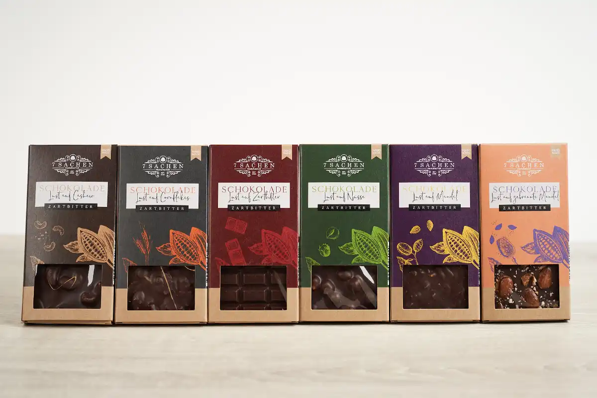 Handgemachte Zartbitter-Schokoladentafeln mit Nüssen, Cashew, Mandeln und Cornflakes – 7 Sachen Manufaktur
